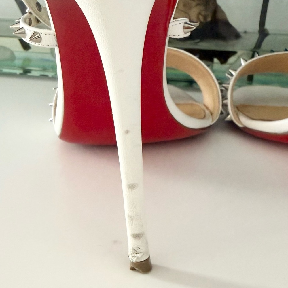Christian Louboutin Choca Spikes 100 sandals in white leather - Picture 8 of 10
